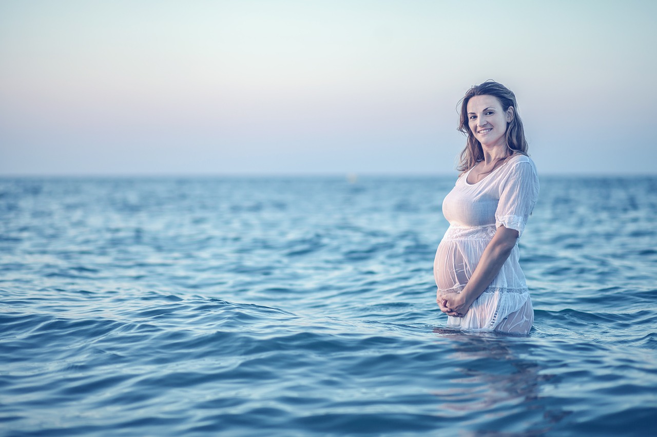 Jak bezpiecznie podróżować w ciąży