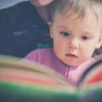 Od kiedy warto zacząć czytać dziecku bajki?